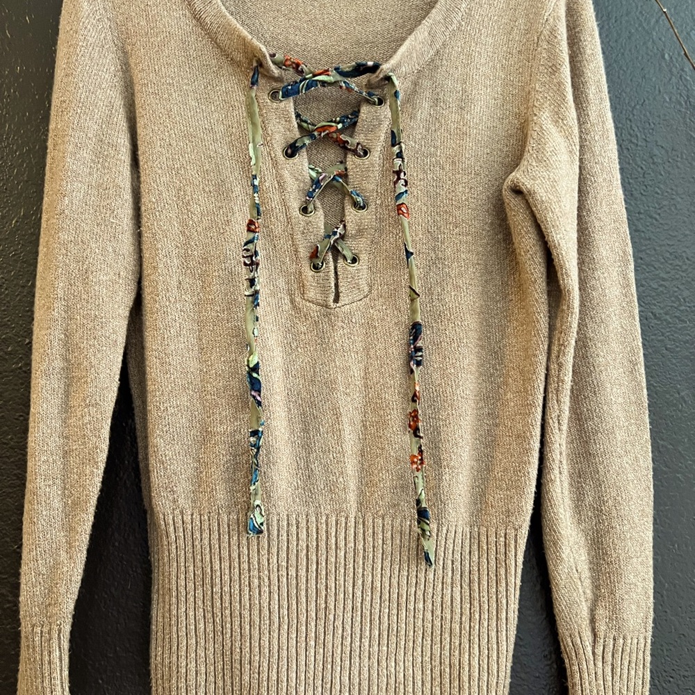 Gimmicks - Lace up sweater